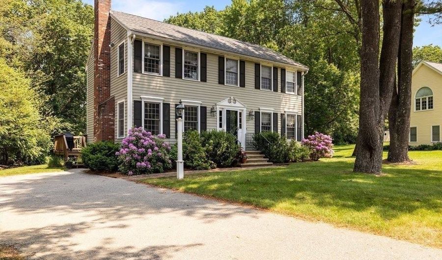 4 Noel Rd, Andover, MA 01810 - 3 Beds, 3 Bath