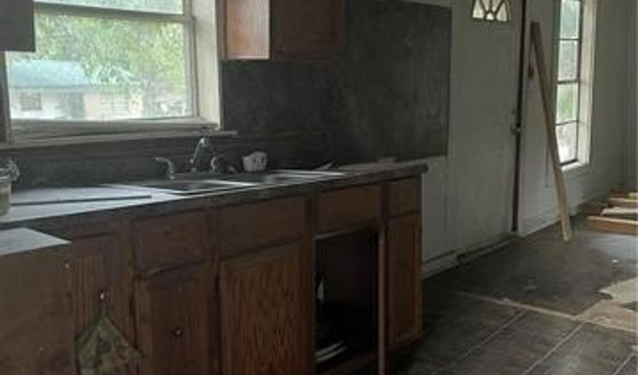 3920 BAKER St, Alexandria, LA 71302 - 3 Beds, 2 Bath