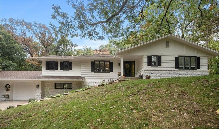 39 Evergreen Rd, Dellwood, MN 55110 - 4 Beds, 3 Bath