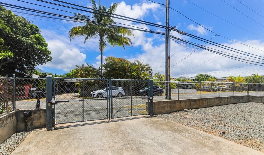 224 Maluniu St, Kailua, HI 96734 - 7 Beds, 5 Bath