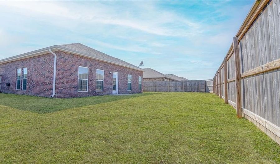 812 NW 64th Ave, Bentonville, AR 72713 - 3 Beds, 2 Bath