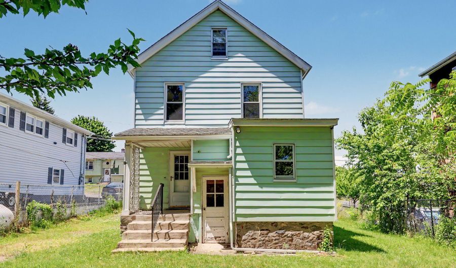 26 Victor St, Danbury, CT 06810 - 3 Beds, 1 Bath