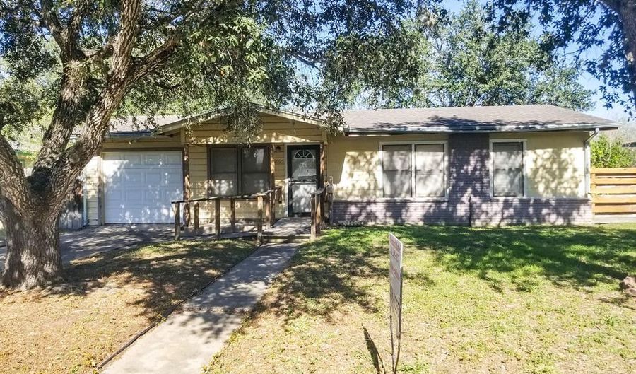 1805 Lucy Ln, Beeville, TX 78102 - 3 Beds, 1 Bath