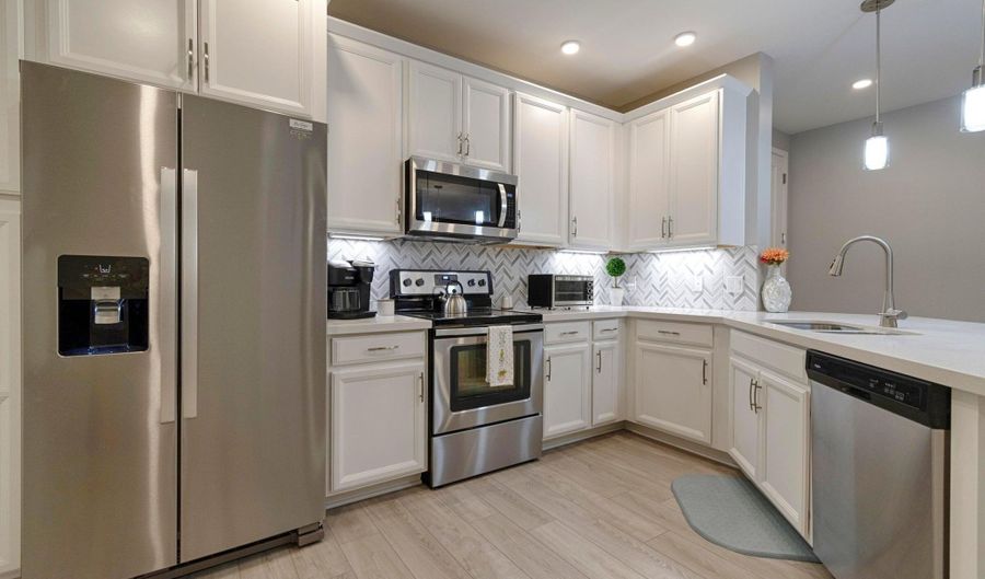 2511 W QUEEN CREEK Rd W 260, Chandler, AZ 85248 - 2 Beds, 2 Bath