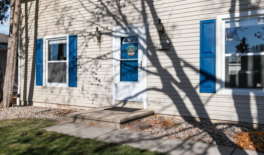 1120 E LAYTON Ave, Appleton, WI 54915 - 4 Beds, 2 Bath