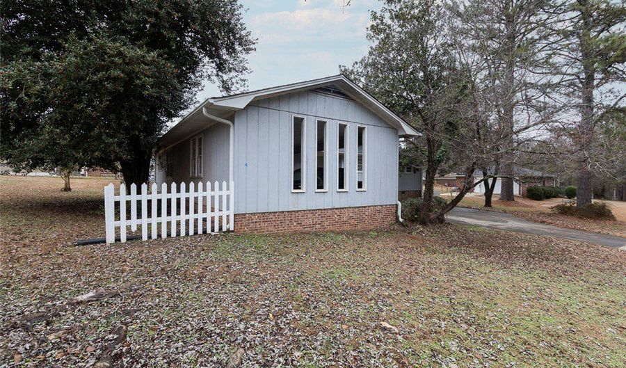 1603 Dunn Rd, Anderson, SC 29625 - 3 Beds, 2 Bath