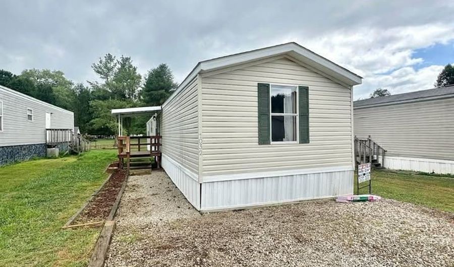 1032 LIBBY Ln, Barboursville, WV 25504 - 3 Beds, 2 Bath