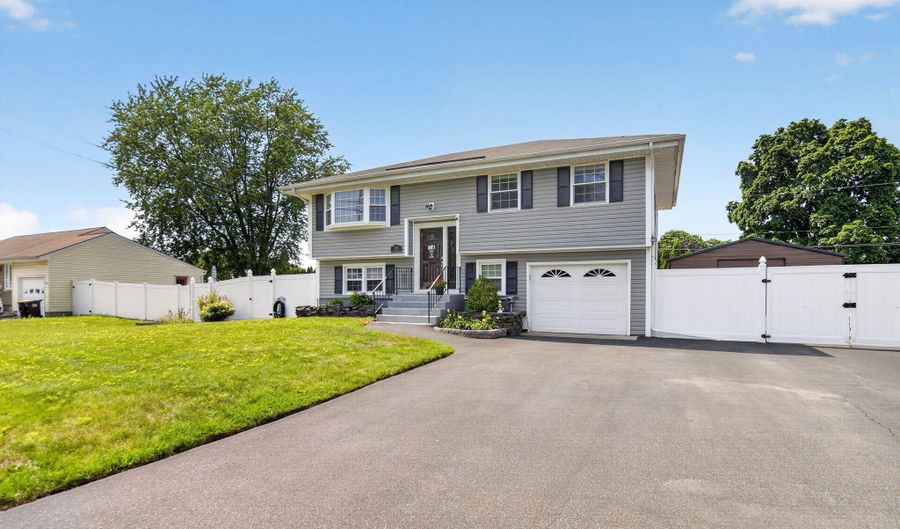 33 Hawthorne Ct, Albany, NY 12211 - 4 Beds, 2 Bath