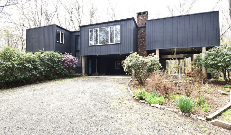 51 Ironworks Rd, Clinton, CT 06413 - 4 Beds, 3 Bath