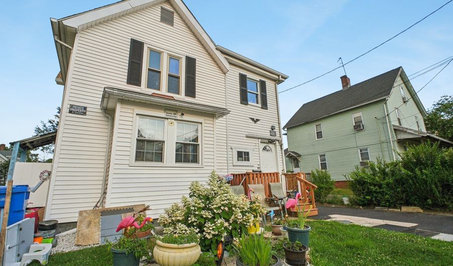 32 Williams St, Bristol, CT 06010 - 5 Beds, 2 Bath