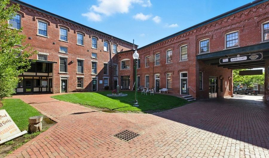 5 Market Sq 105, Amesbury, MA 01913 - 0 Beds, 0 Bath
