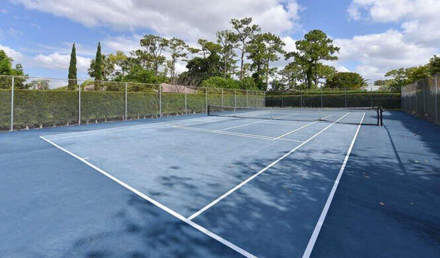 493 Forestview Dr, Atlantis, FL 33462 - 3 Beds, 2 Bath