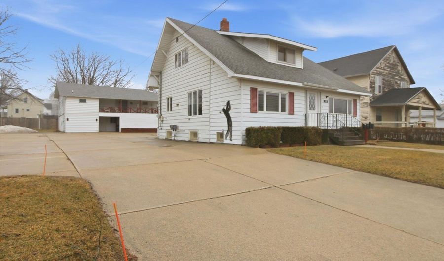 430 Bridge Ave, Alma, MI 48801 - 8 Beds, 5 Bath