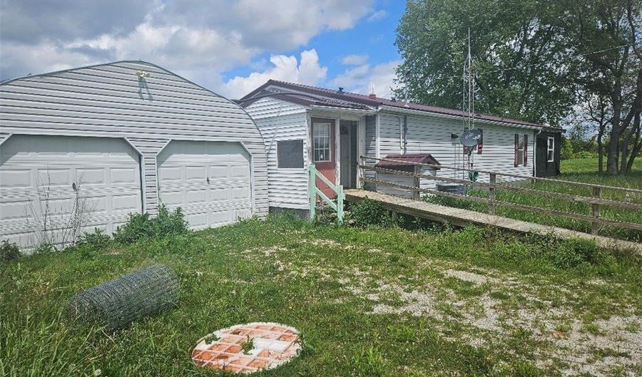 5229 Senate Rd SE, Amsterdam, OH 43903 - 5 Beds, 2 Bath