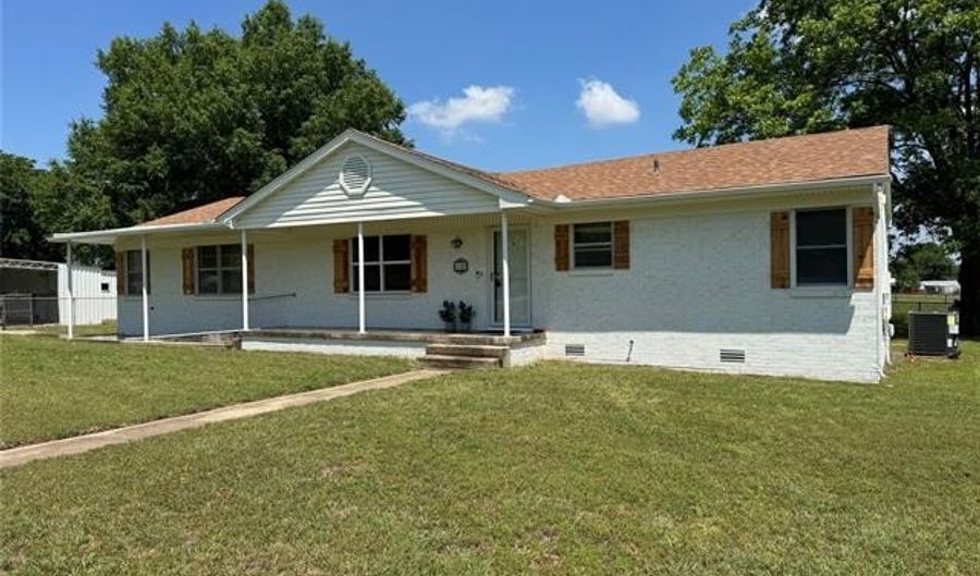 1103 Springdale Rd, Ardmore, OK 73401 - 3 Beds, 2 Bath