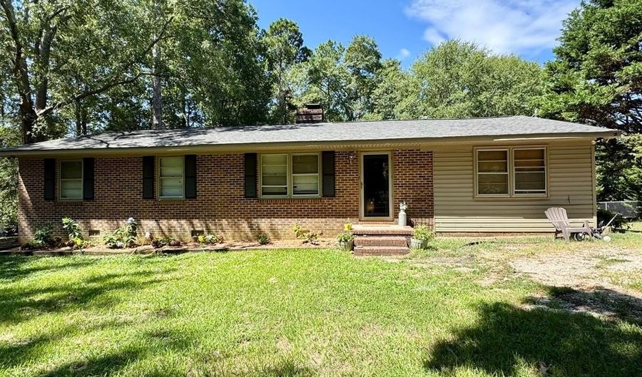 202 Prince St, Abbeville, SC 29620 - 4 Beds, 3 Bath
