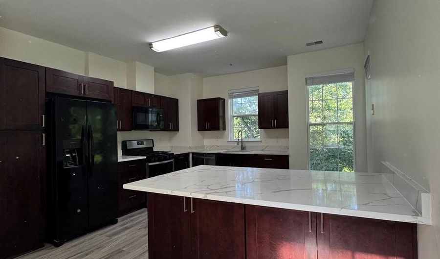 15607 EVERGLADE Ln B203, Bowie, MD 20716 - 2 Beds, 2 Bath