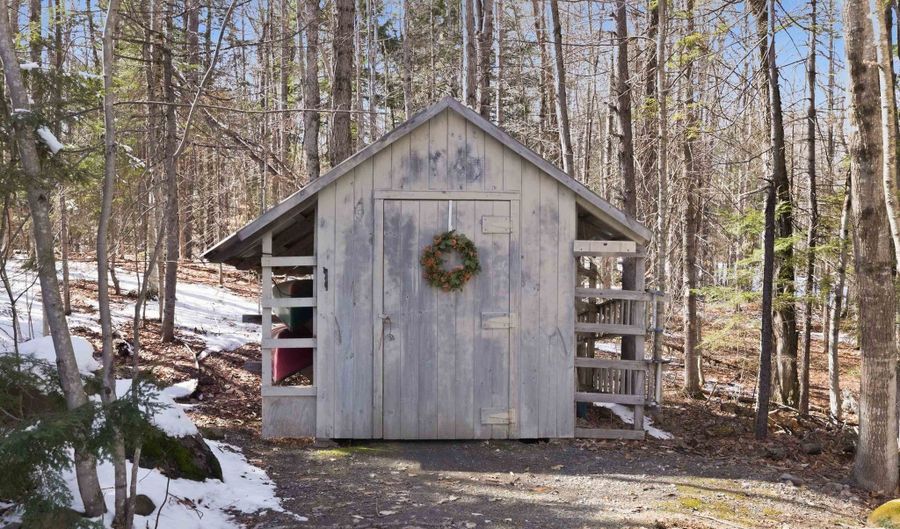 36 Puckerbrush Rd, Campton, NH 03223 - 4 Beds, 4 Bath