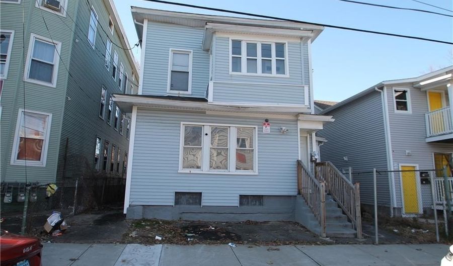 117 Caroline St, Bridgeport, CT 06608 - 3 Beds, 1 Bath