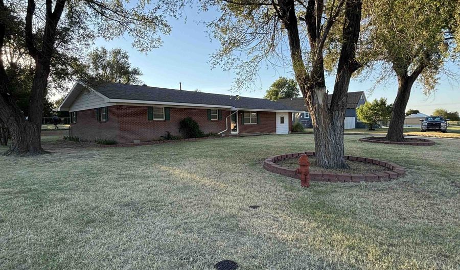 423 Ave J, Beaver, OK 73932 - 4 Beds, 2 Bath