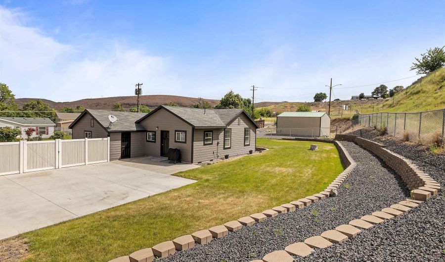 105 Meador St, Asotin, WA 99402 - 4 Beds, 1 Bath