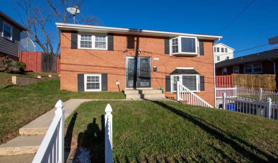 2025 N CAMERON St, Arlington, VA 22207 - 4 Beds, 2 Bath