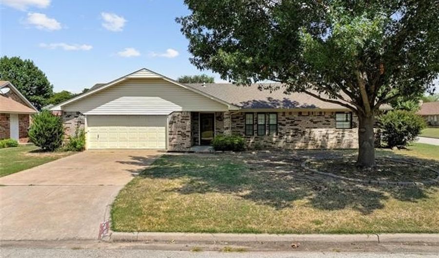 1901 7th Ave NW, Ardmore, OK 73401 - 3 Beds, 2 Bath