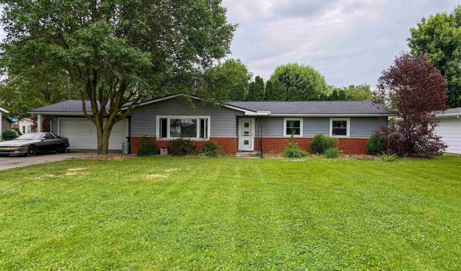 1123 W Main St, Berne, IN 46711 - 3 Beds, 2 Bath