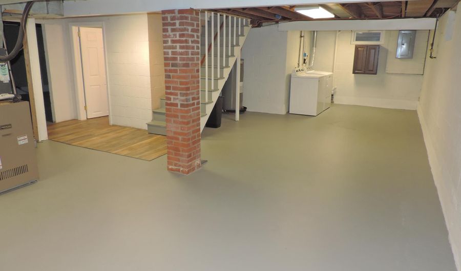 304 S PARKE St, Aberdeen, MD 21001 - 2 Beds, 2 Bath