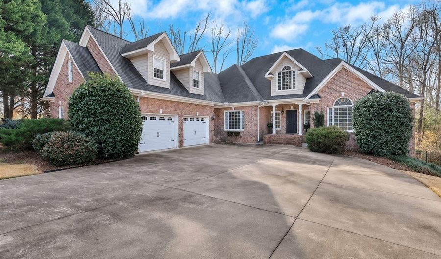 114 Augusta National, Anderson, SC 29621 - 5 Beds, 4 Bath