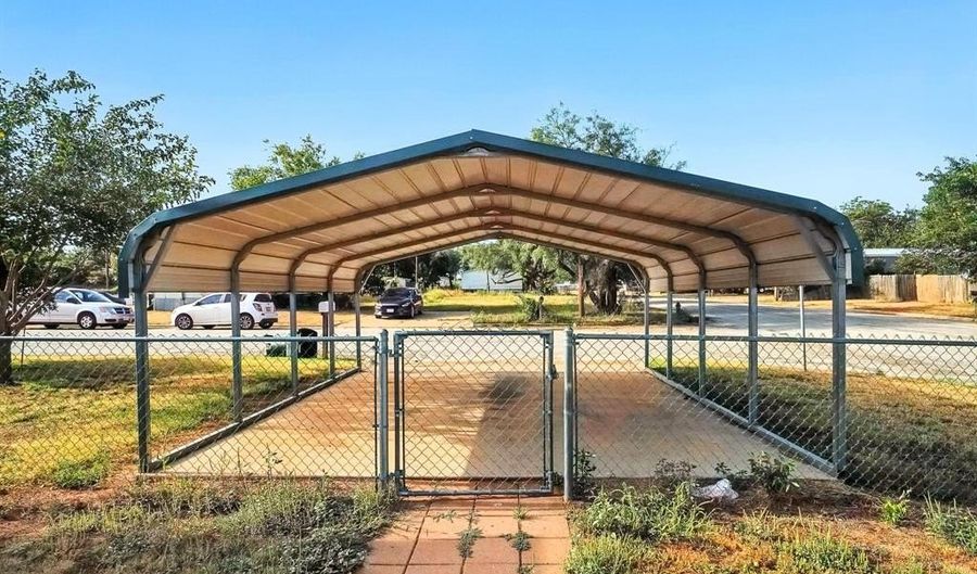 5842 Oakmont St, Abilene, TX 79606 - 2 Beds, 2 Bath
