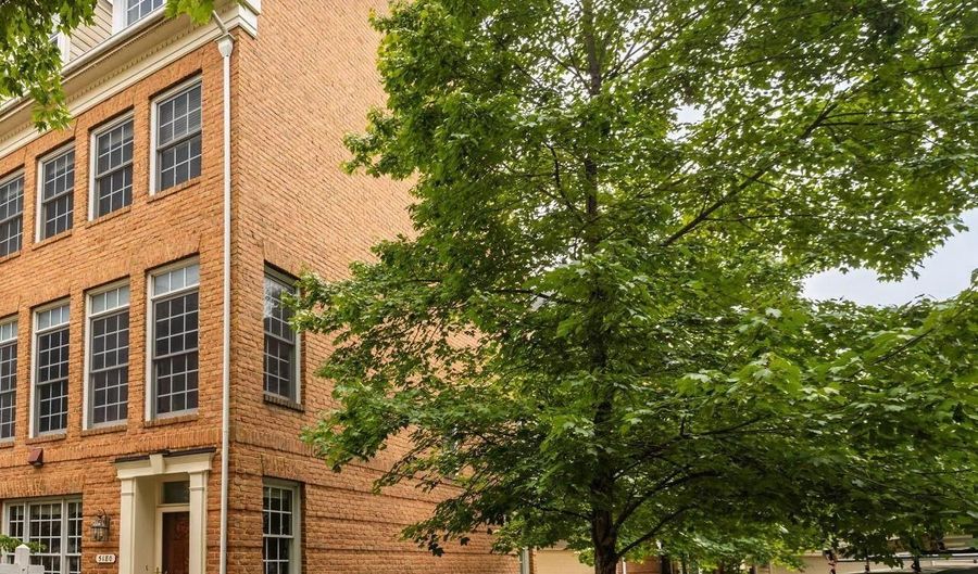 5180 BRAWNER Pl, Alexandria, VA 22304 - 3 Beds, 4 Bath
