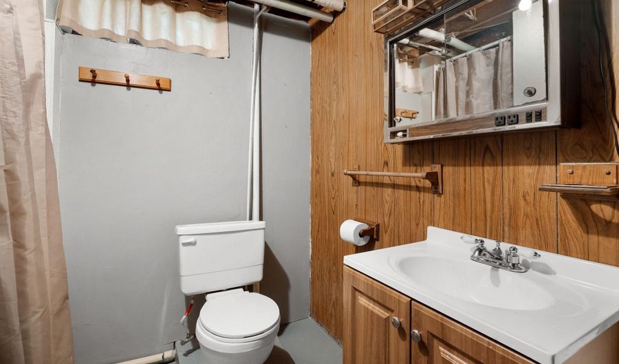 1111 5th Ave NW, Austin, MN 55912 - 3 Beds, 2 Bath