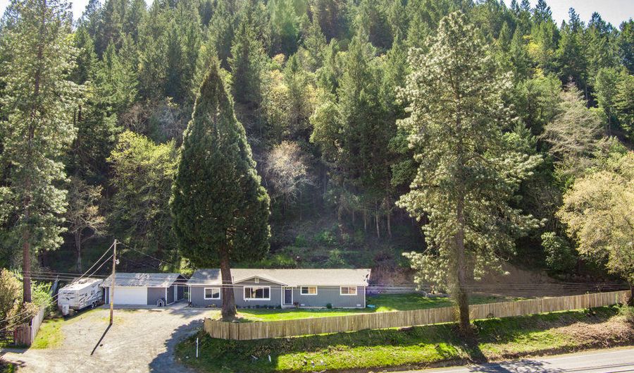 9040 Williams Hwy, Grants Pass, OR 97527 - 4 Beds, 2 Bath