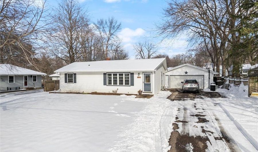 3932 Bellaire Ave, White Bear Twp., MN 55110 - 2 Beds, 2 Bath