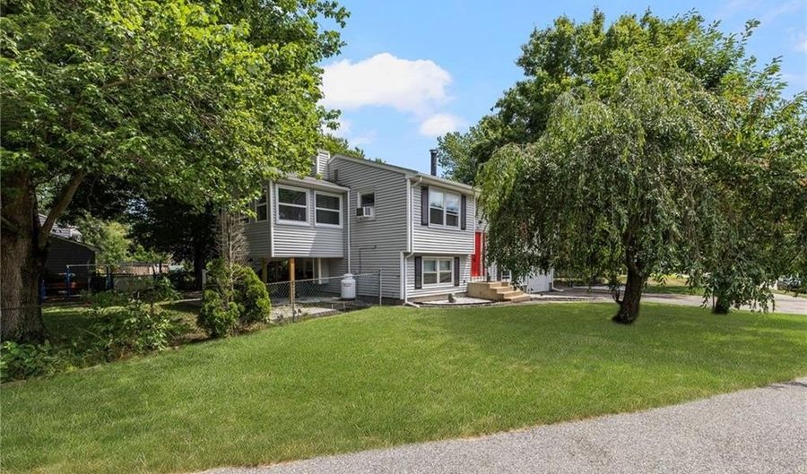 15 Laforge Dr, Coventry, RI 02816 - 3 Beds, 2 Bath