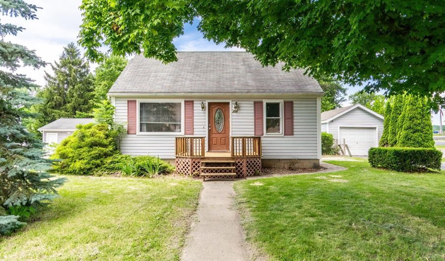 208 Chestnut St, Avilla, IN 46710 - 3 Beds, 1 Bath