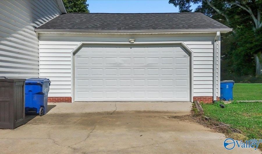 2040 Whitesville Rd, Albertville, AL 35950 - 3 Beds, 2 Bath