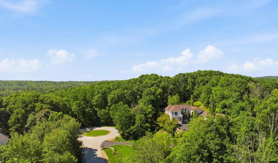 15 Chardonnay Ter, Bedford, NH 03110 - 5 Beds, 5 Bath