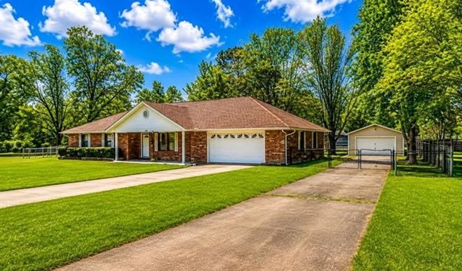 306 SE 4th St, Antlers, OK 74523 - 3 Beds, 2 Bath