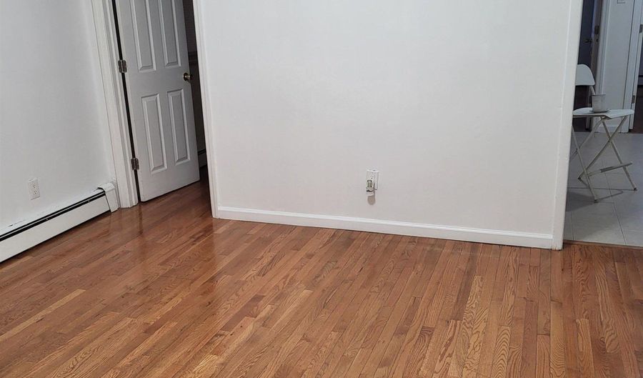 89 W 21ST St 1, Bayonne, NJ 07002 - 4 Beds, 1 Bath