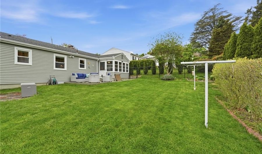 13 Garden Dr, Lincoln, RI 02865 - 3 Beds, 1 Bath