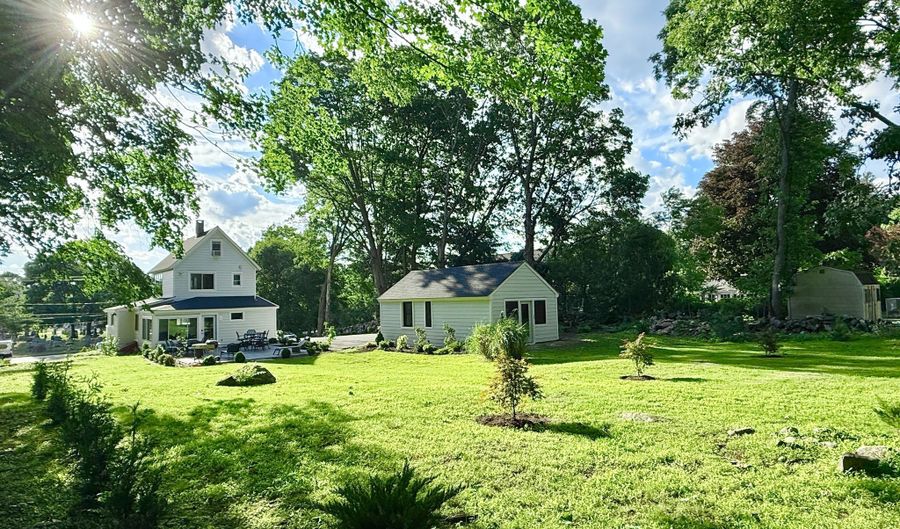 225 Hoyt St, Darien, CT 06820 - 3 Beds, 3 Bath