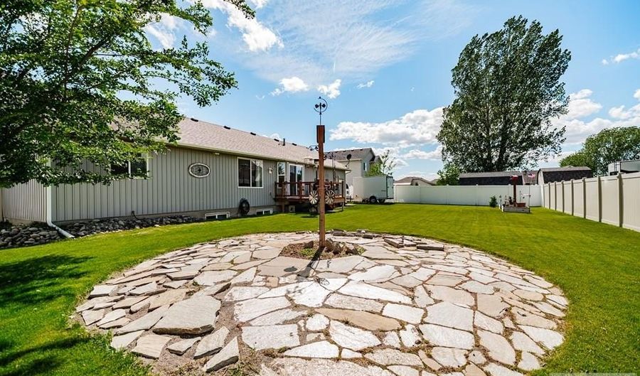 3947 Jordan Cir, Ammon, ID 83406 - 5 Beds, 3 Bath