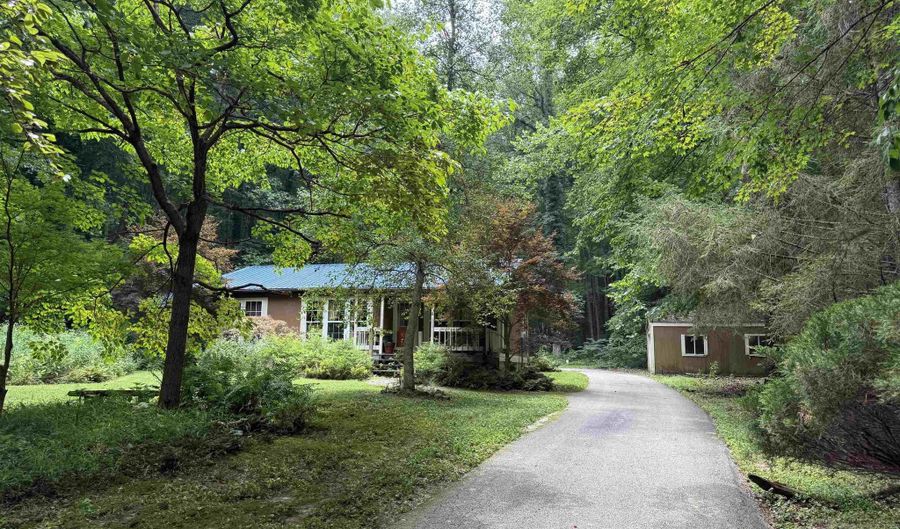 1859 S Orman Ln, Bloomfield, IN 47424 - 1 Beds, 2 Bath