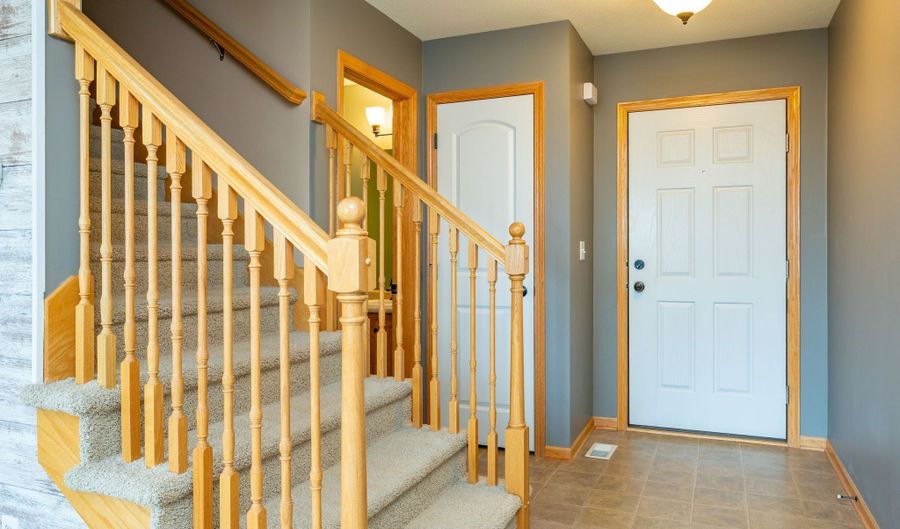 5204 NE Briarwood Dr, Ankeny, IA 50021 - 3 Beds, 3 Bath