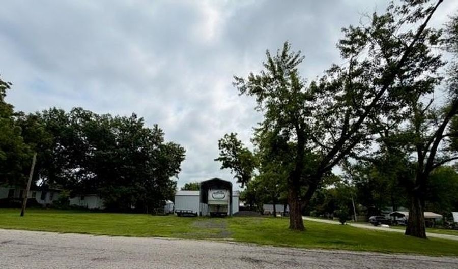 401 N Kenyon St, Albany, MO 64402 - 0 Beds, 0 Bath