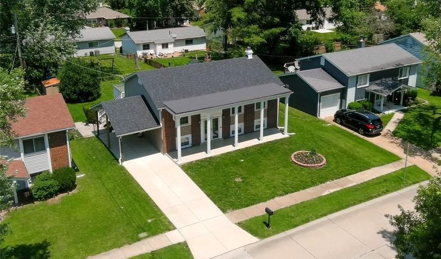 407 Palermo Dr, Ballwin, MO 63021 - 4 Beds, 2 Bath