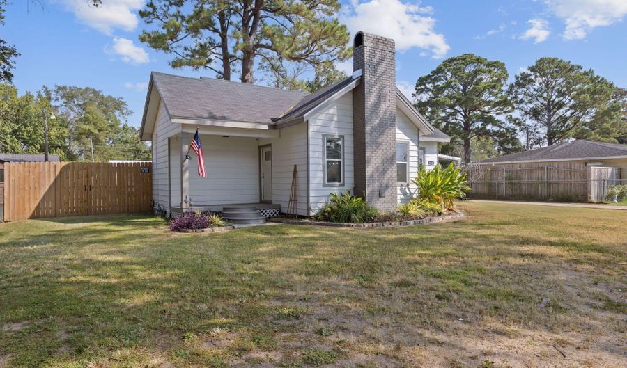 1040 Wilkins St, Arnaudville, LA 70512 - 3 Beds, 2 Bath