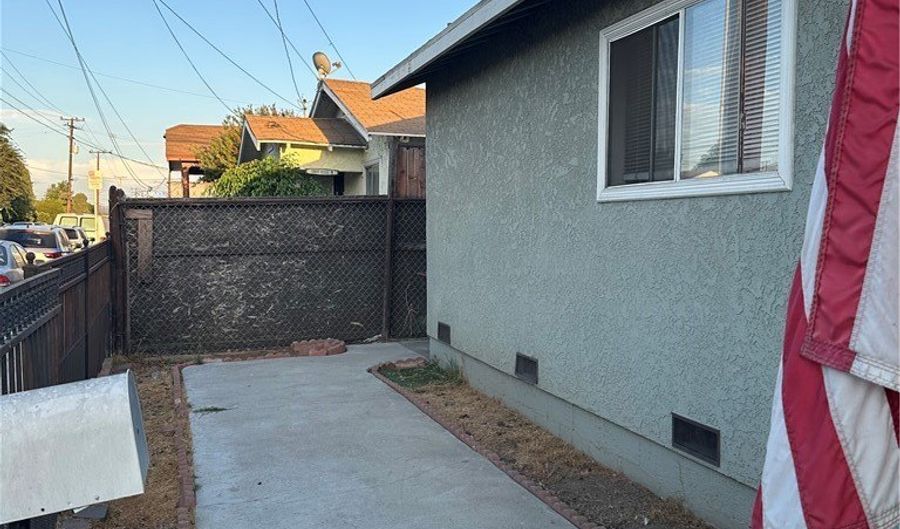 4742 Eagle St, Los Angeles, CA 90022 - 3 Beds, 1 Bath